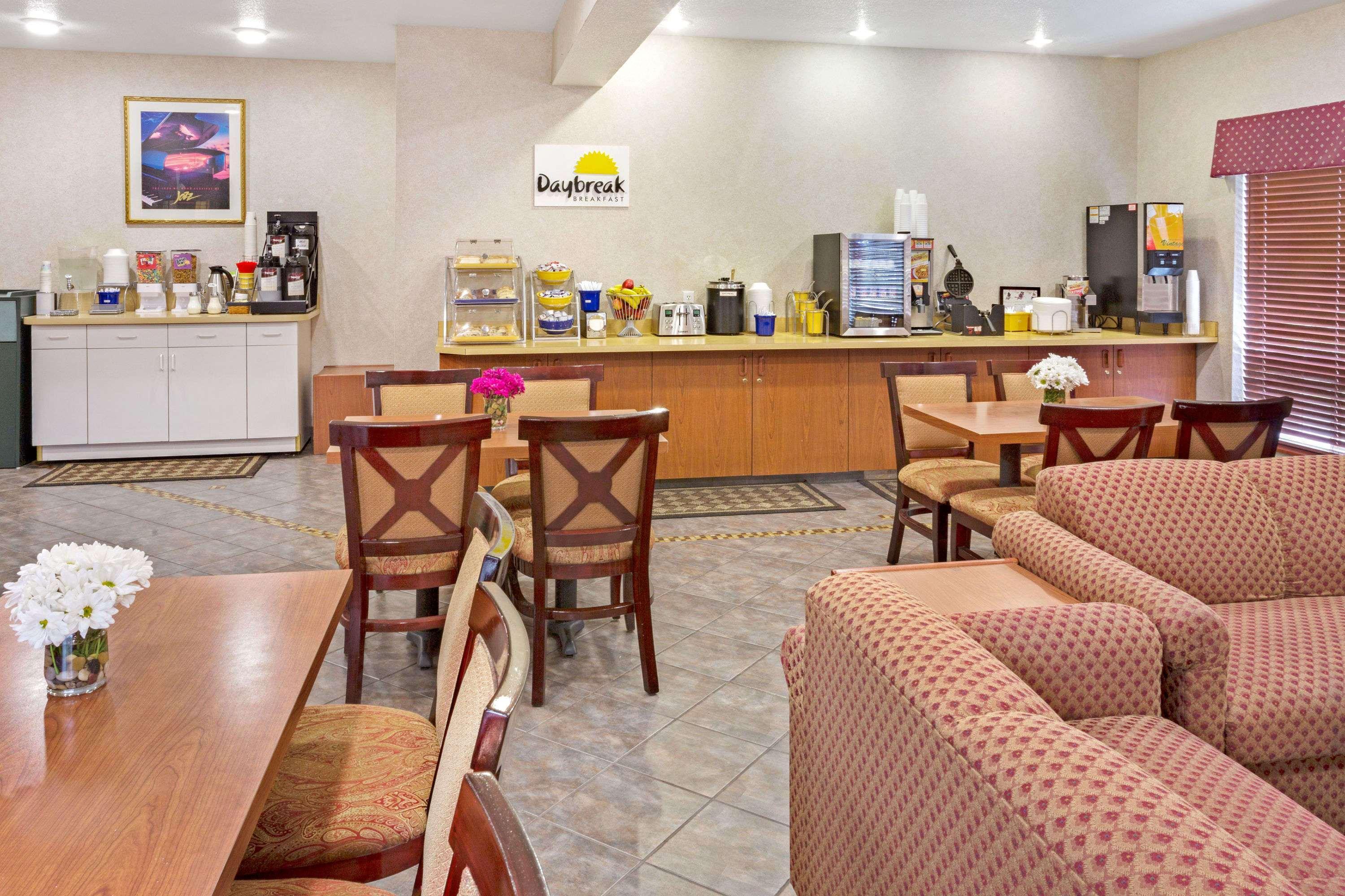 Days Inn & Suites By Wyndham Gresham Exterior foto